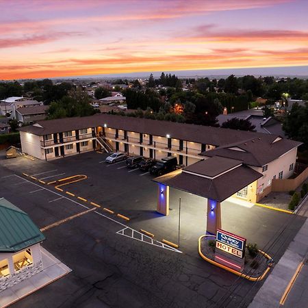 Quincy Inn And Suites Dış mekan fotoğraf