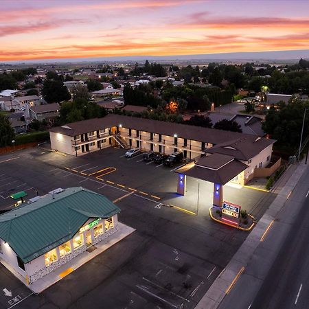Quincy Inn And Suites Dış mekan fotoğraf