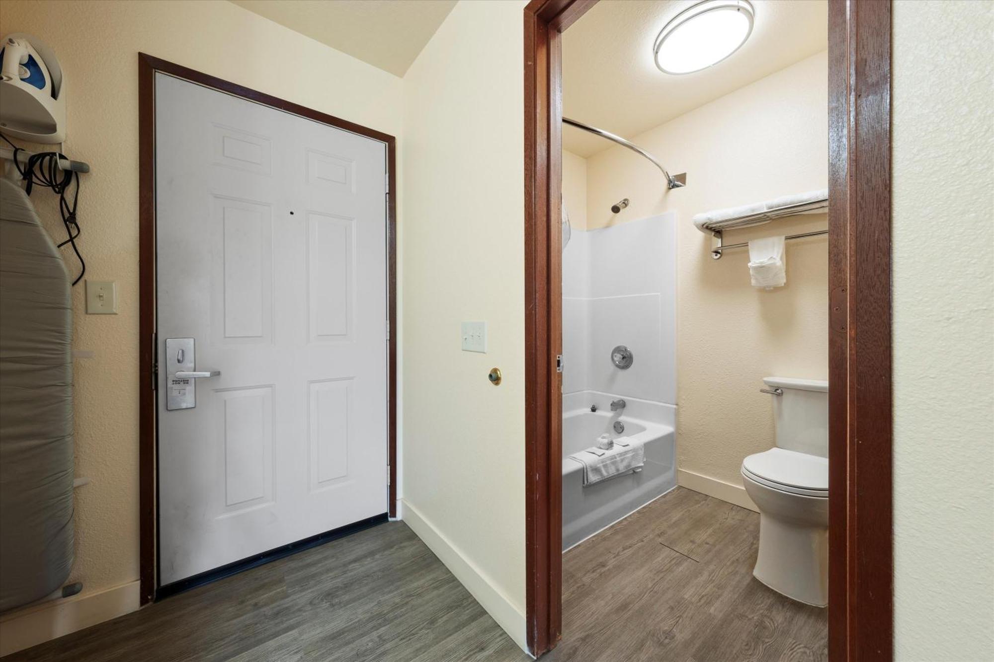 Quincy Inn And Suites Dış mekan fotoğraf