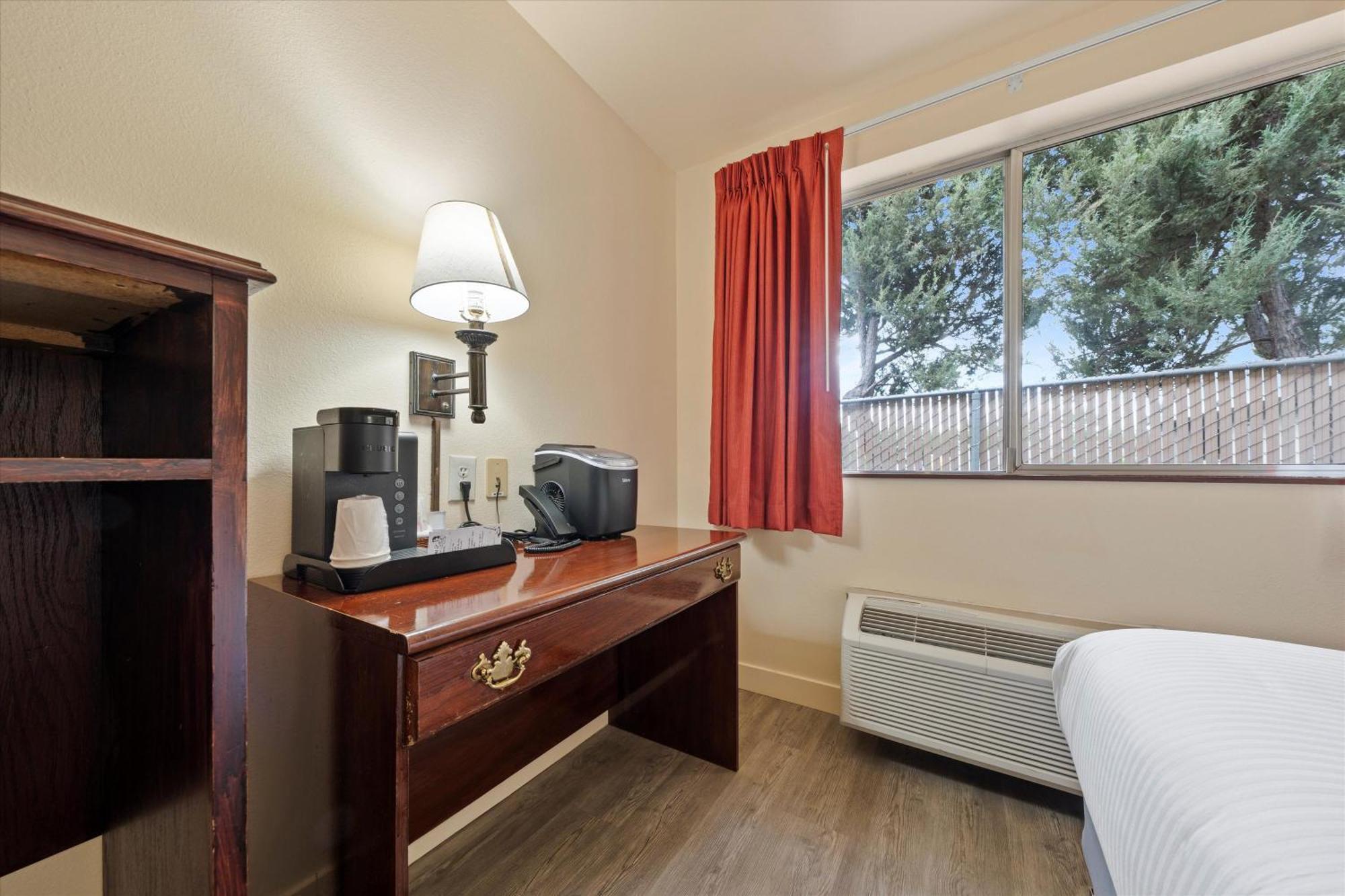 Quincy Inn And Suites Dış mekan fotoğraf