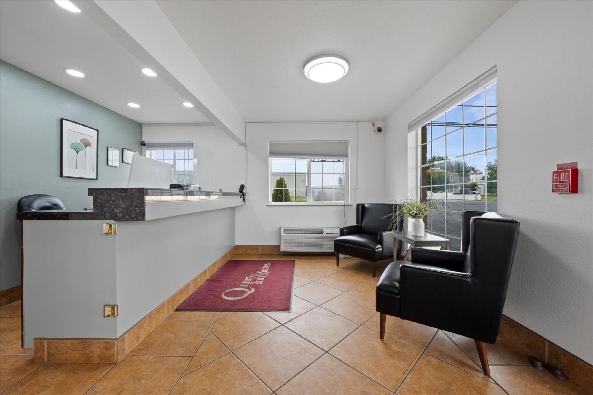 Quincy Inn And Suites Dış mekan fotoğraf
