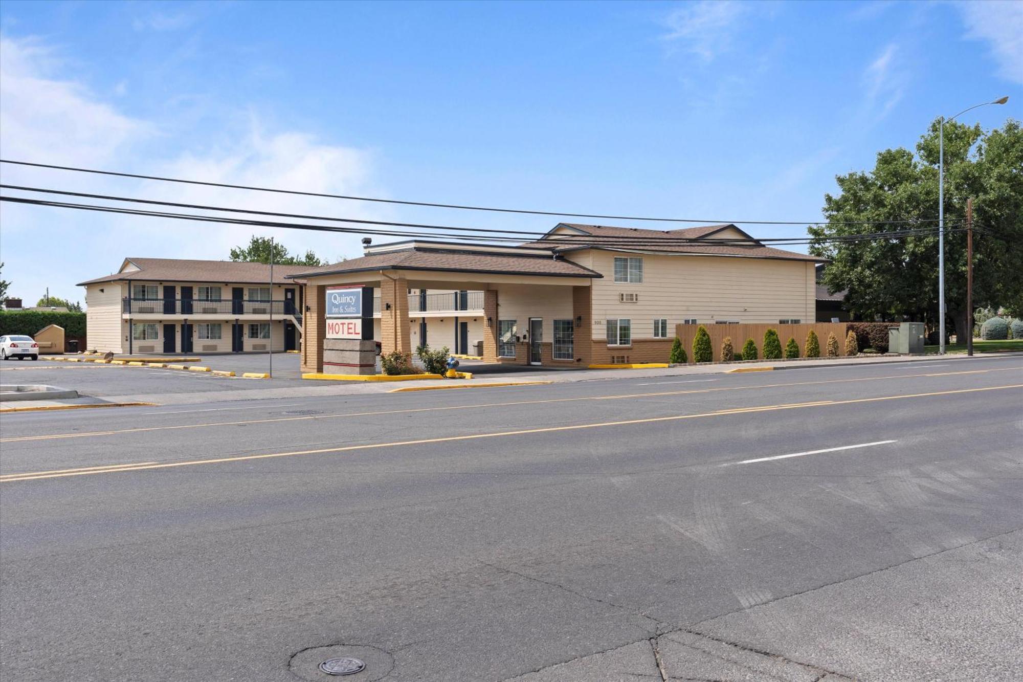 Quincy Inn And Suites Dış mekan fotoğraf
