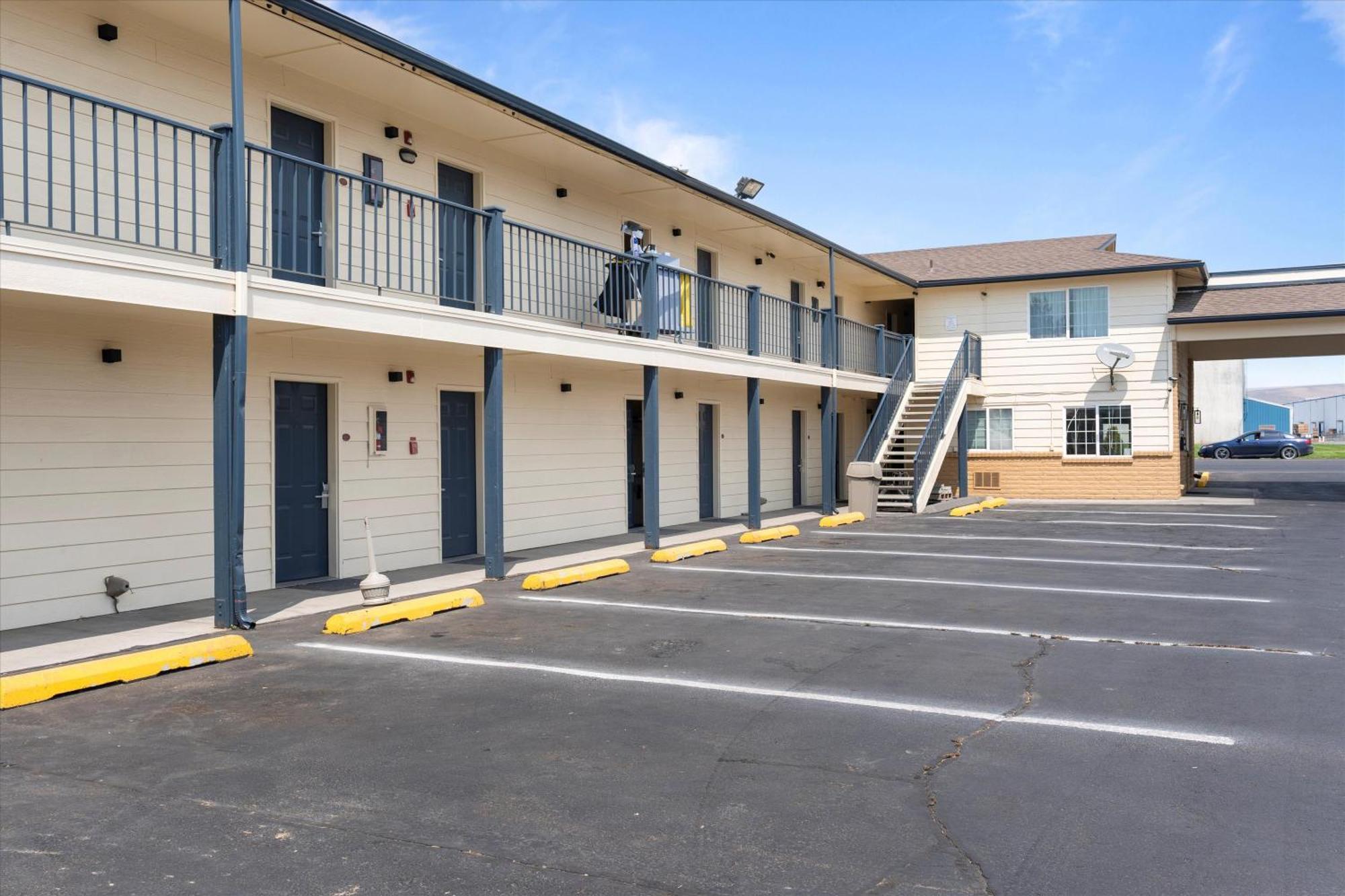 Quincy Inn And Suites Dış mekan fotoğraf