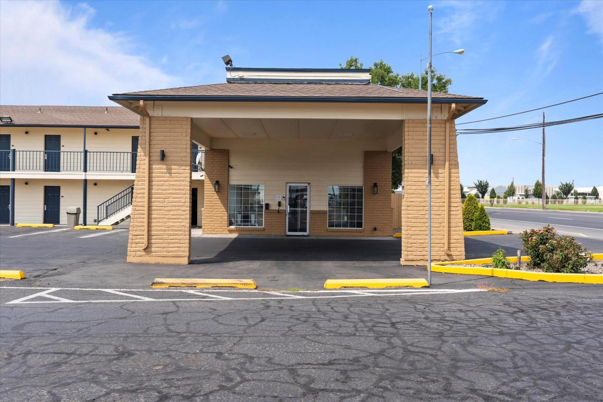 Quincy Inn And Suites Dış mekan fotoğraf
