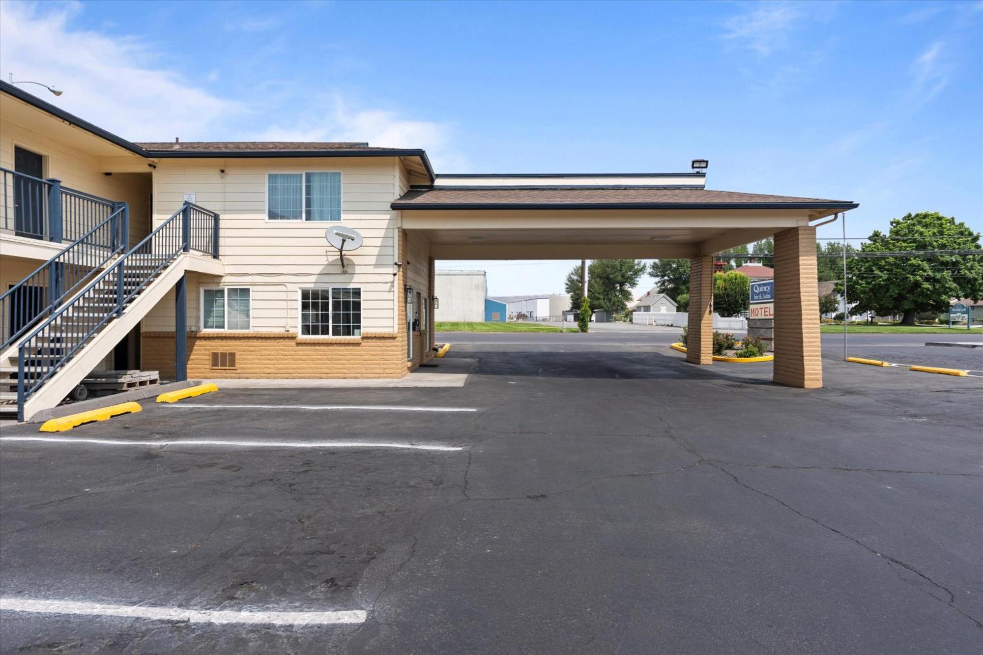 Quincy Inn And Suites Dış mekan fotoğraf