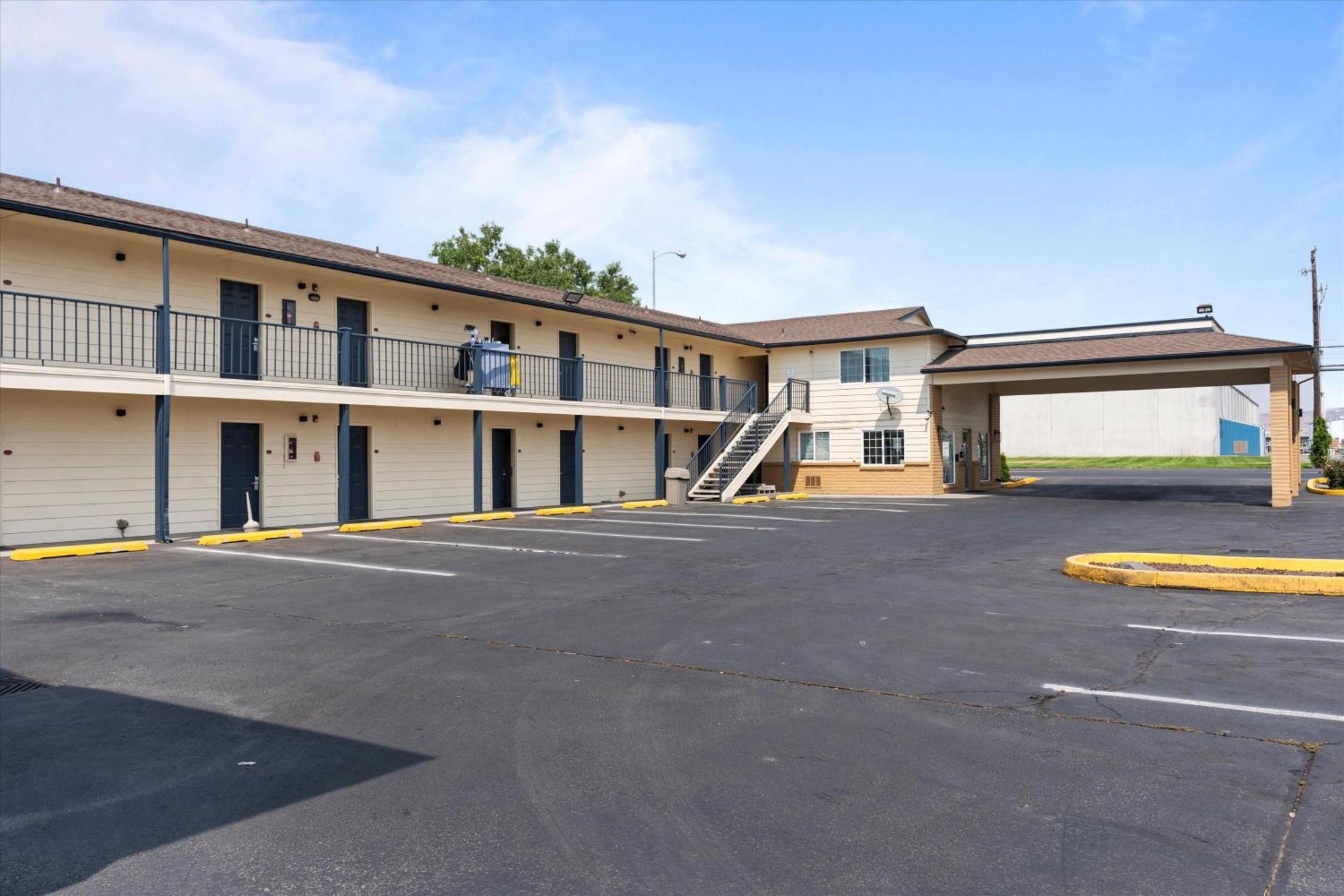 Quincy Inn And Suites Dış mekan fotoğraf