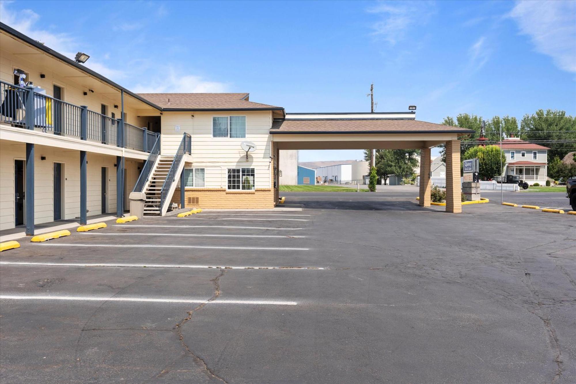 Quincy Inn And Suites Dış mekan fotoğraf