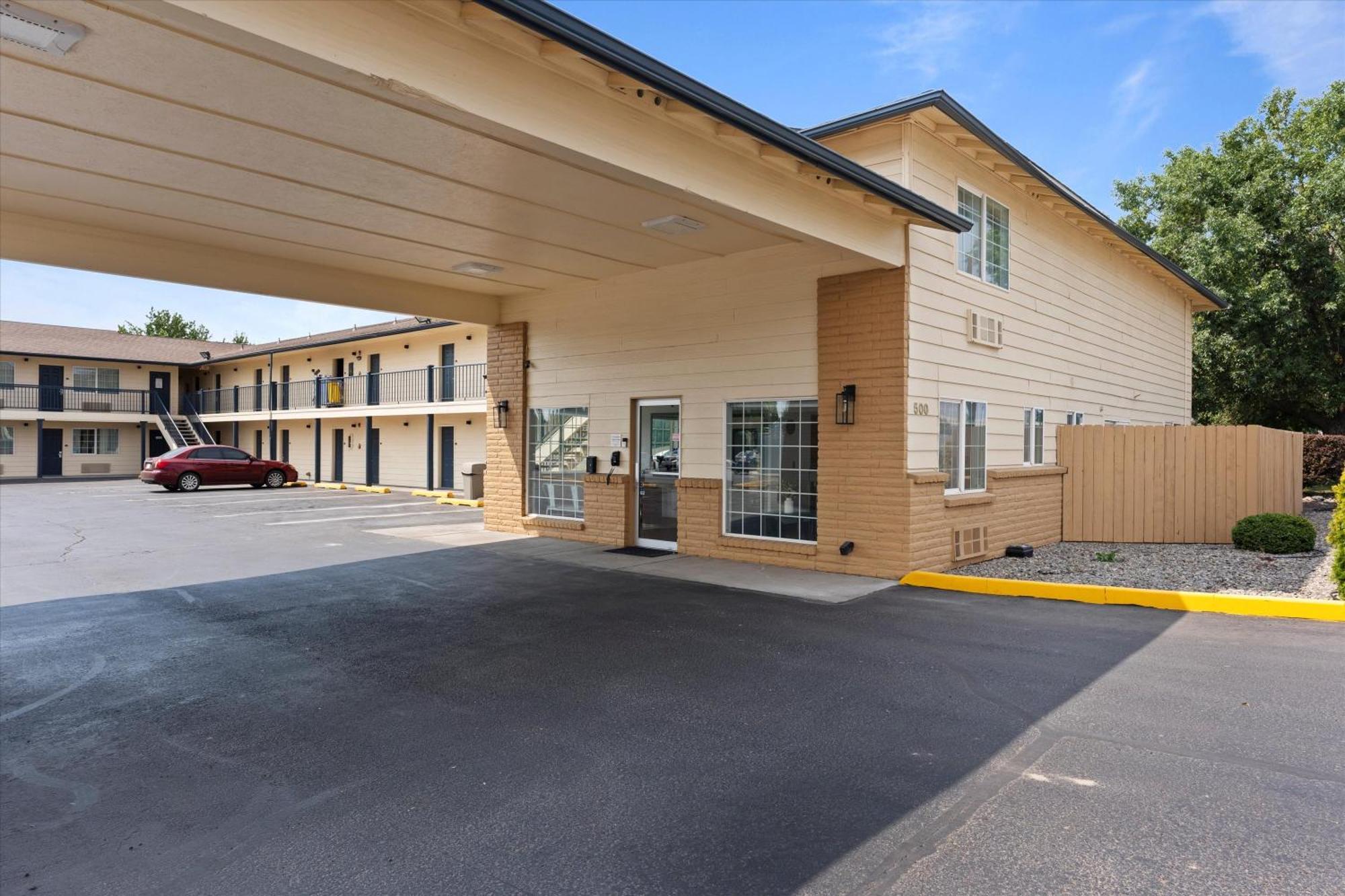 Quincy Inn And Suites Dış mekan fotoğraf